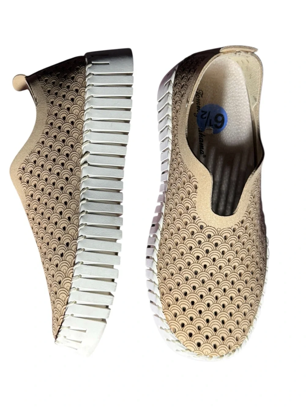 Tommy Bahama beige laser cut slip-on sneakers Women’s size 6.5